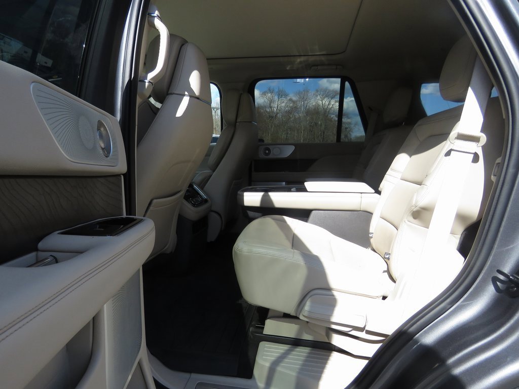 Used 2021 Lincoln Navigator Reserve w/ Luxury Package image 23