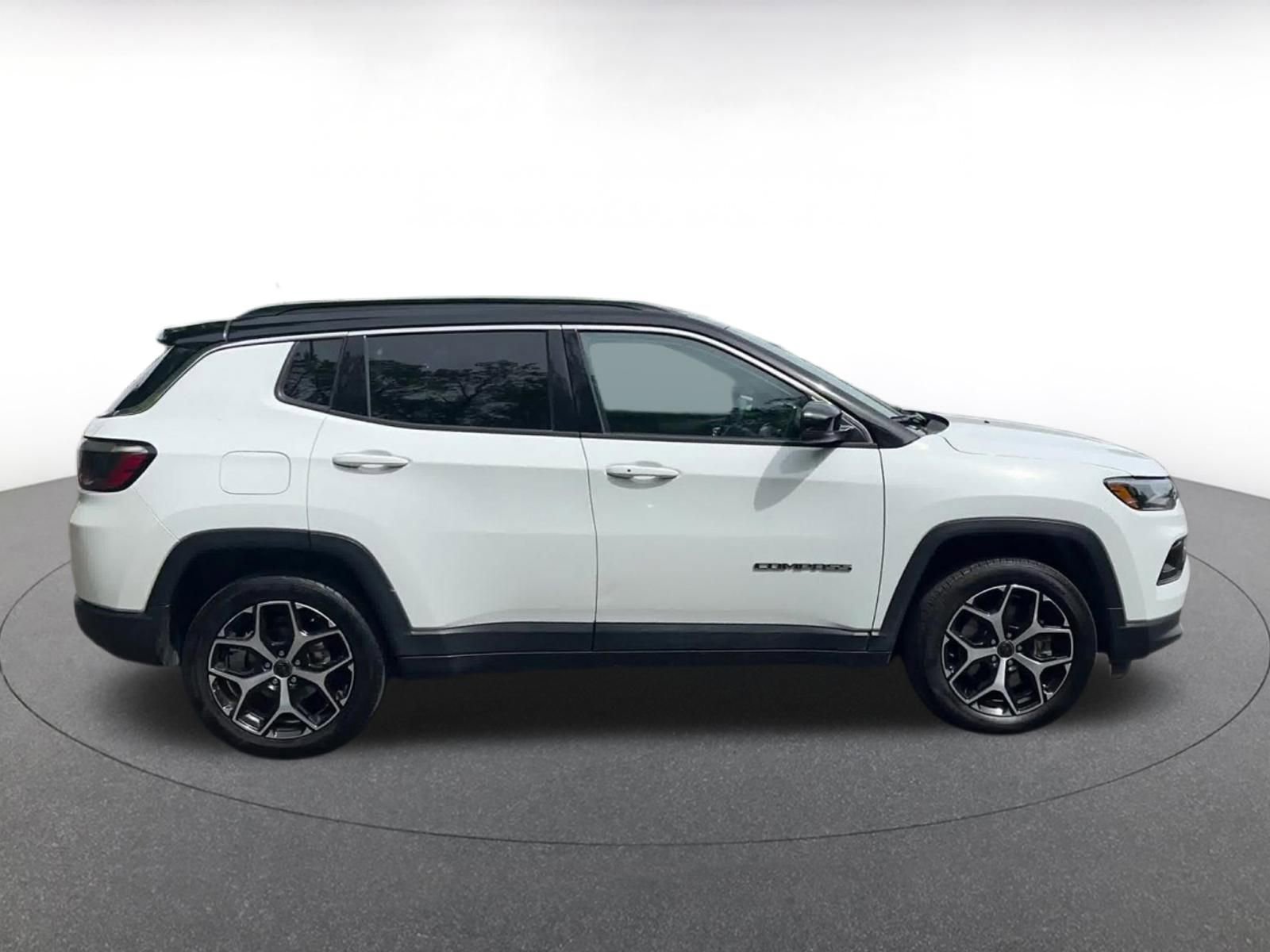 Used 2025 Jeep Compass Limited image 16
