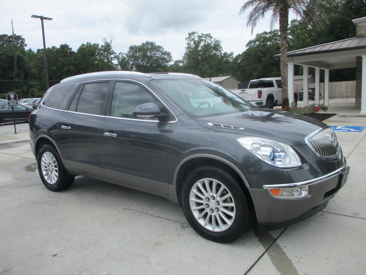Used 2011 Buick Enclave CXL FWD image 2