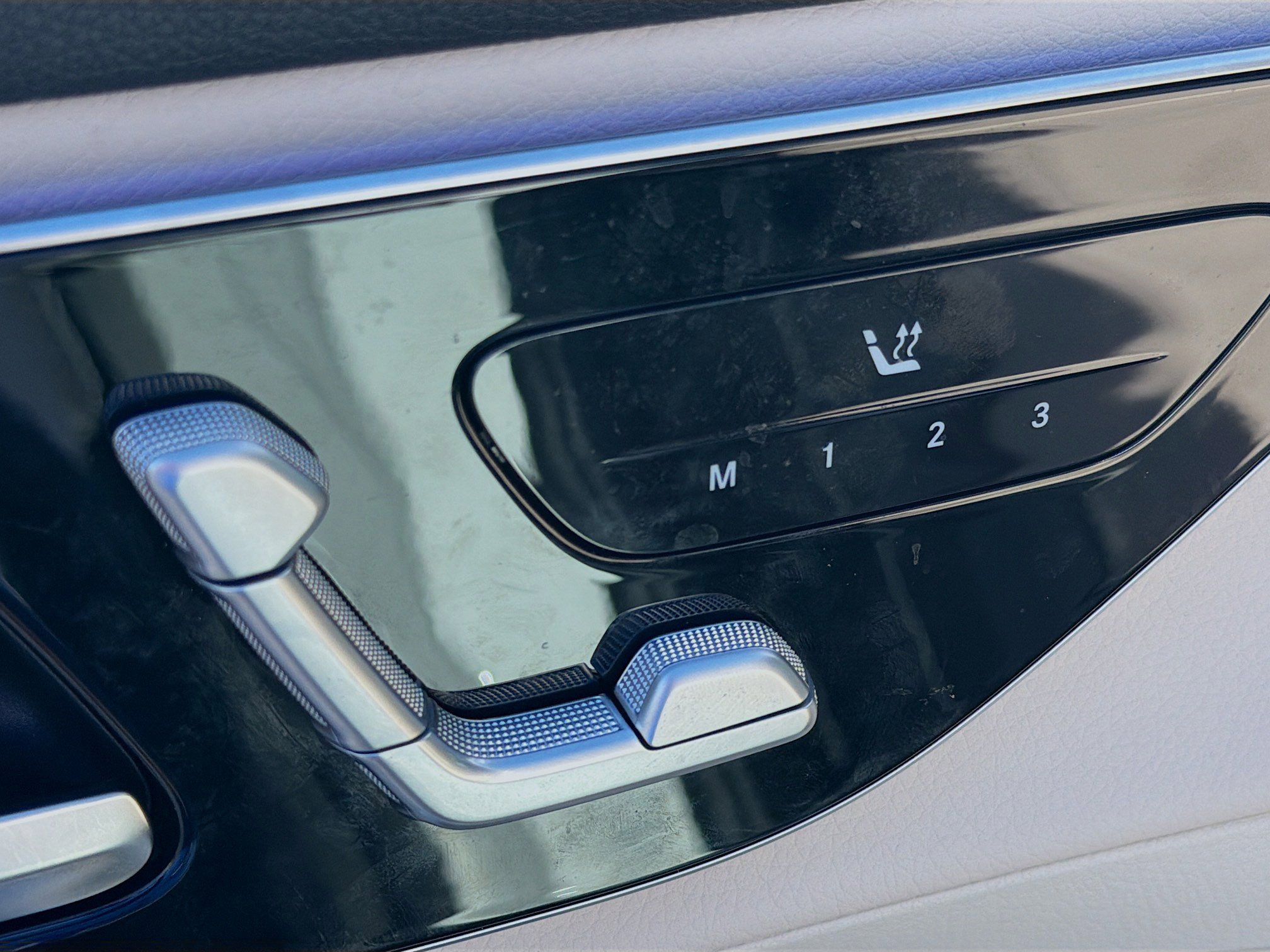 Used 2025 Mercedes-Benz GLC 350e 4MATIC image 24