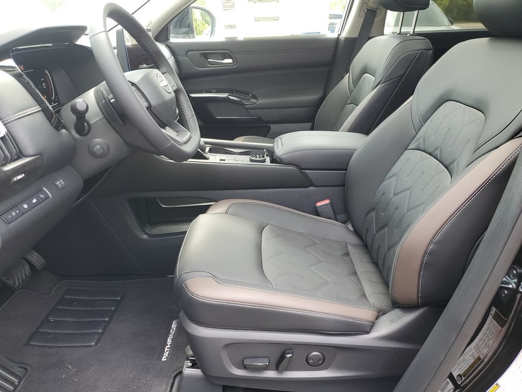 New 2026 Nissan Pathfinder Platinum w/ Lighting Package AWD/4WD image 19