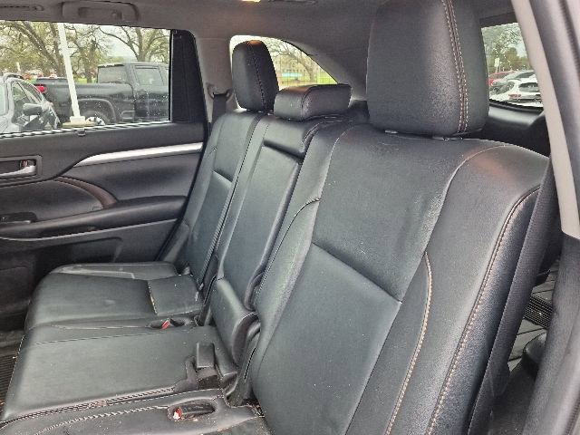 Used 2019 Toyota Highlander XLE AWD/4WD image 13