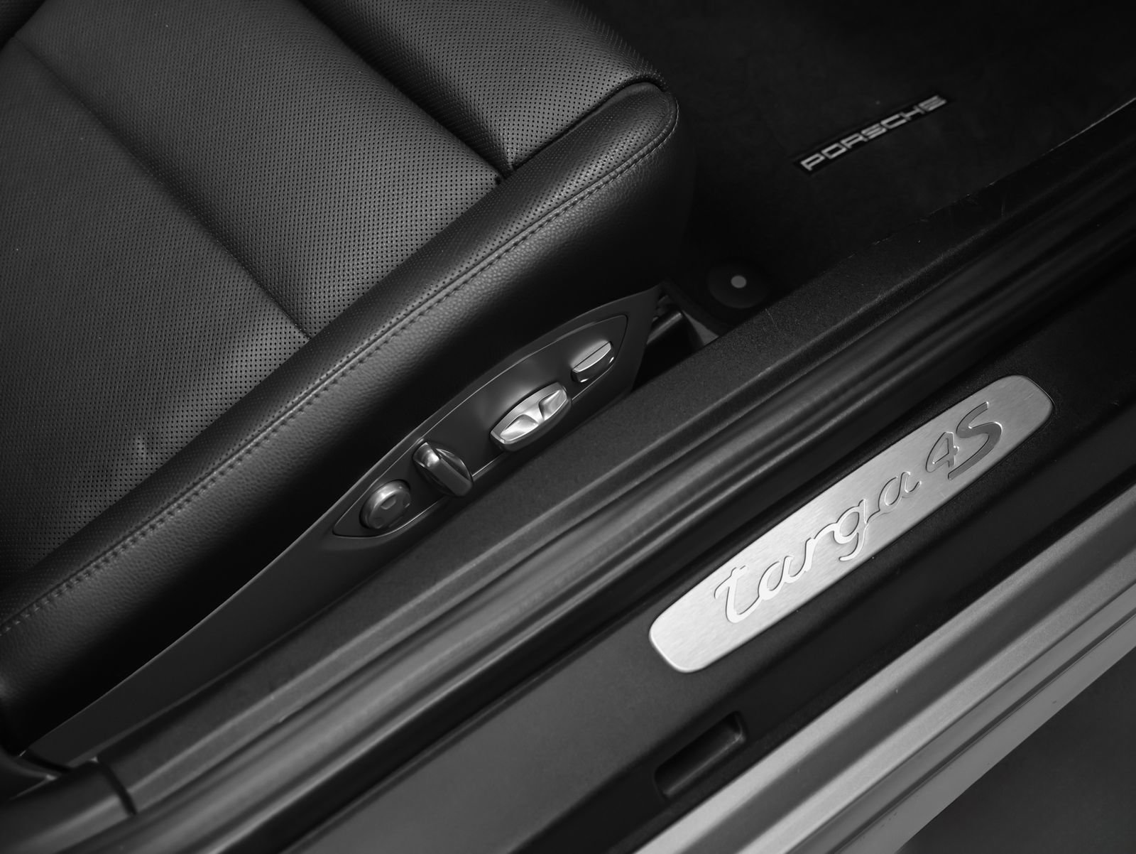 Certified 2015 Porsche 911 Targa 4S image 24