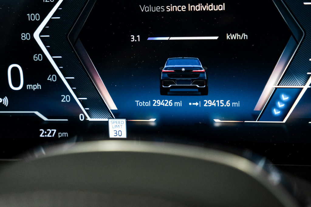 Used 2024 BMW i7 xDrive60 AWD/4WD image 18