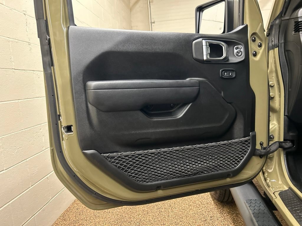 Used 2025 Jeep Wrangler Sport AWD/4WD image 13