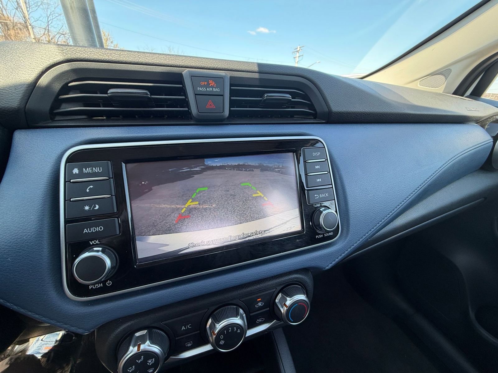 Used 2025 Nissan Versa SV image 27