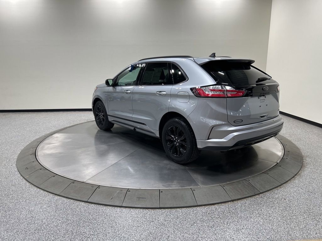 Certified 2024 Ford Edge SE w/ Black Appearance Package AWD/4WD image 9