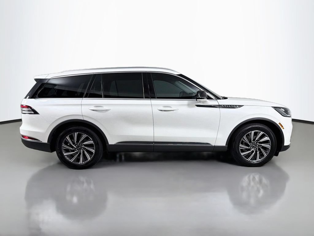 Used 2026 Lincoln Aviator 2WD image 4