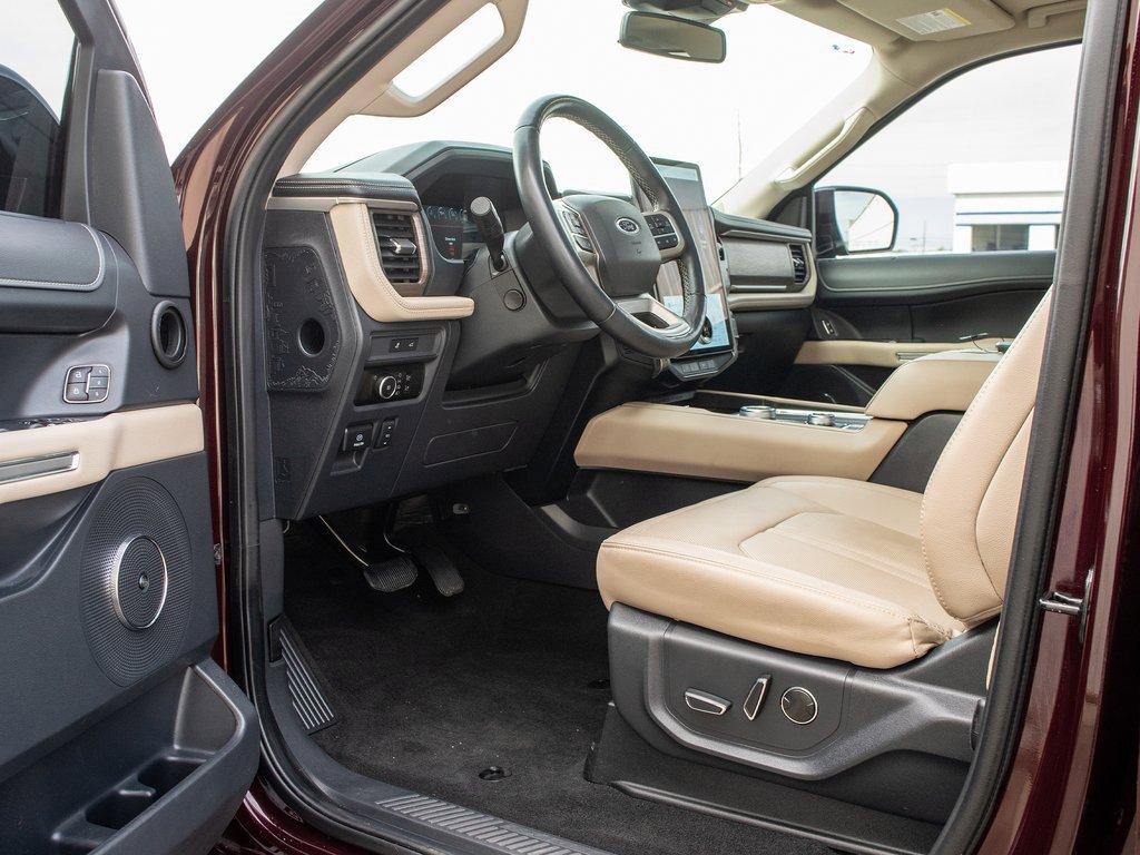 Used 2024 Ford Expedition Limited image 32