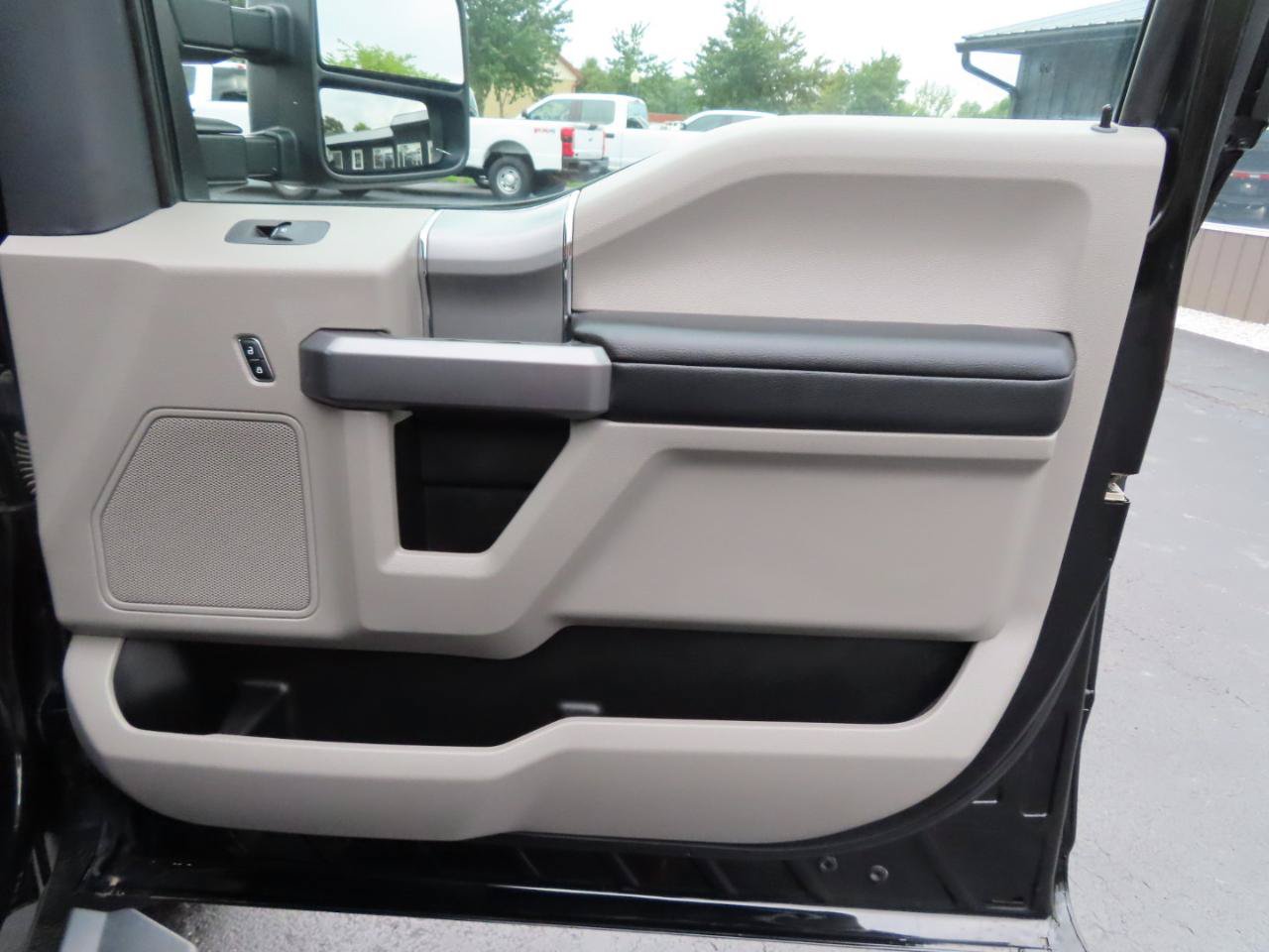 Used 2022 Ford F350 XLT w/ Black Appearance Package AWD/4WD image 42
