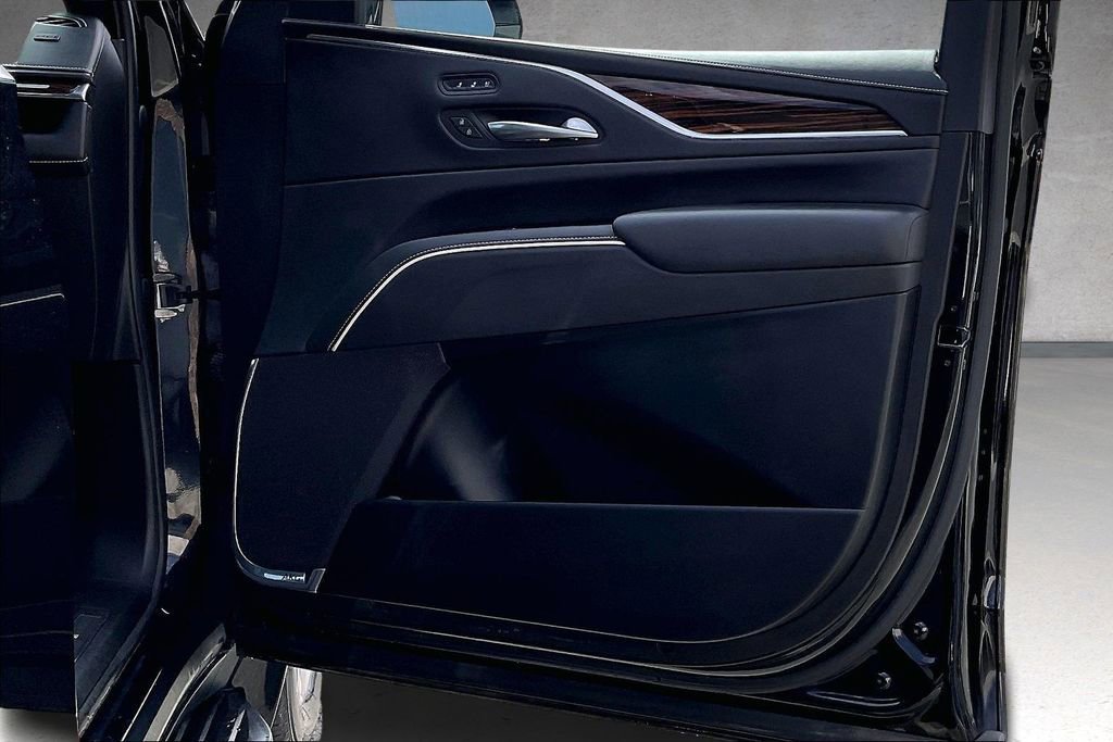 Used 2022 Cadillac Escalade Premium Luxury image 28