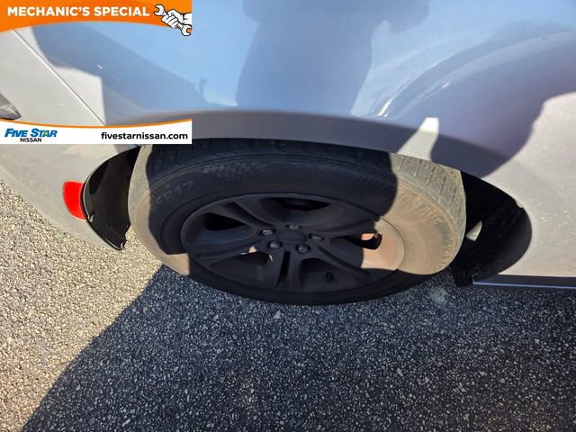 Used 2015 Dodge Charger SE RWD image 4