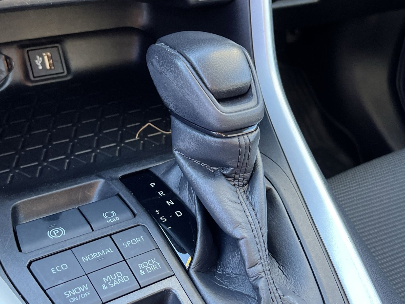 Used 2023 Toyota RAV4 LE image 18