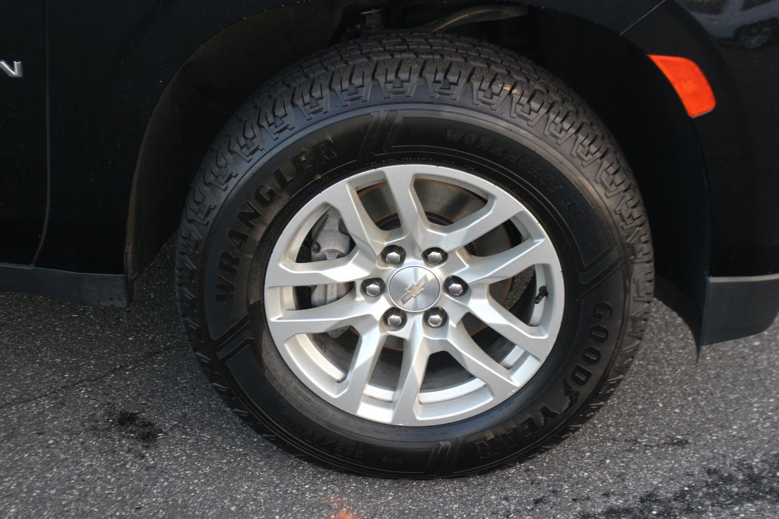 Used 2023 Chevrolet Suburban LT image 40