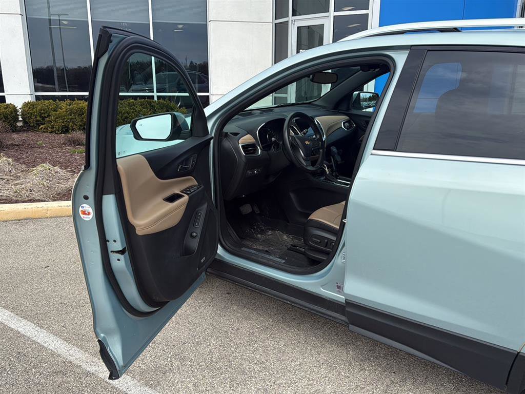Used 2022 Chevrolet Equinox Premier image 3
