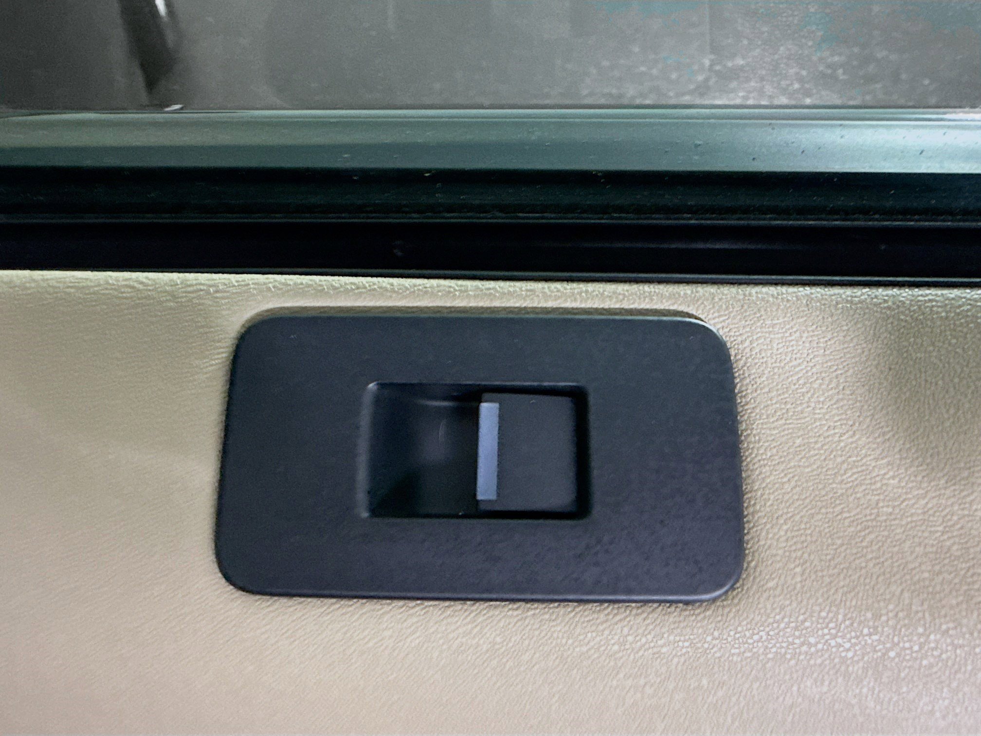 Used 2018 Land Rover Discovery Sport HSE image 31