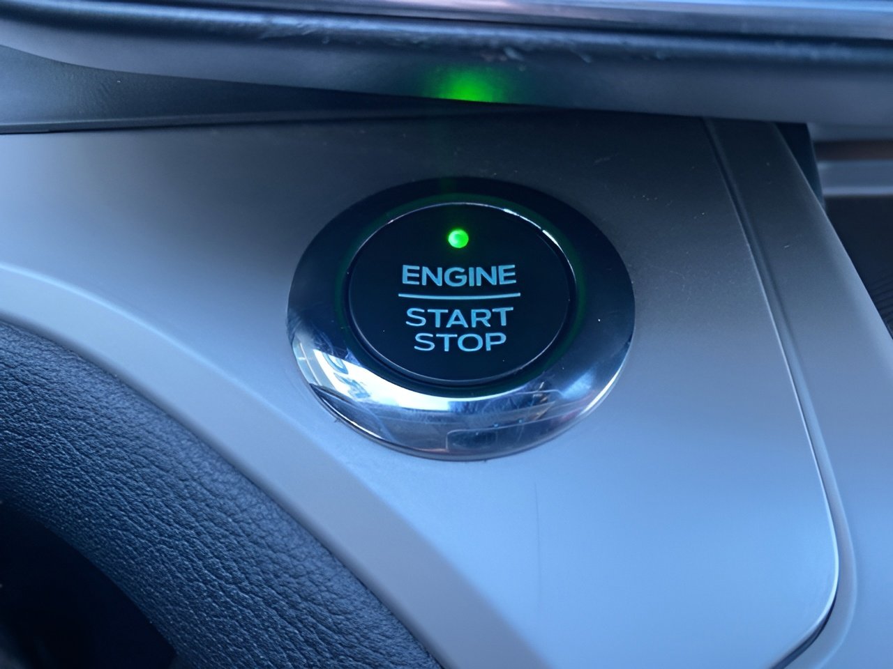 Certified 2020 Ford Explorer XLT w/ Equipment Group 202A image 25