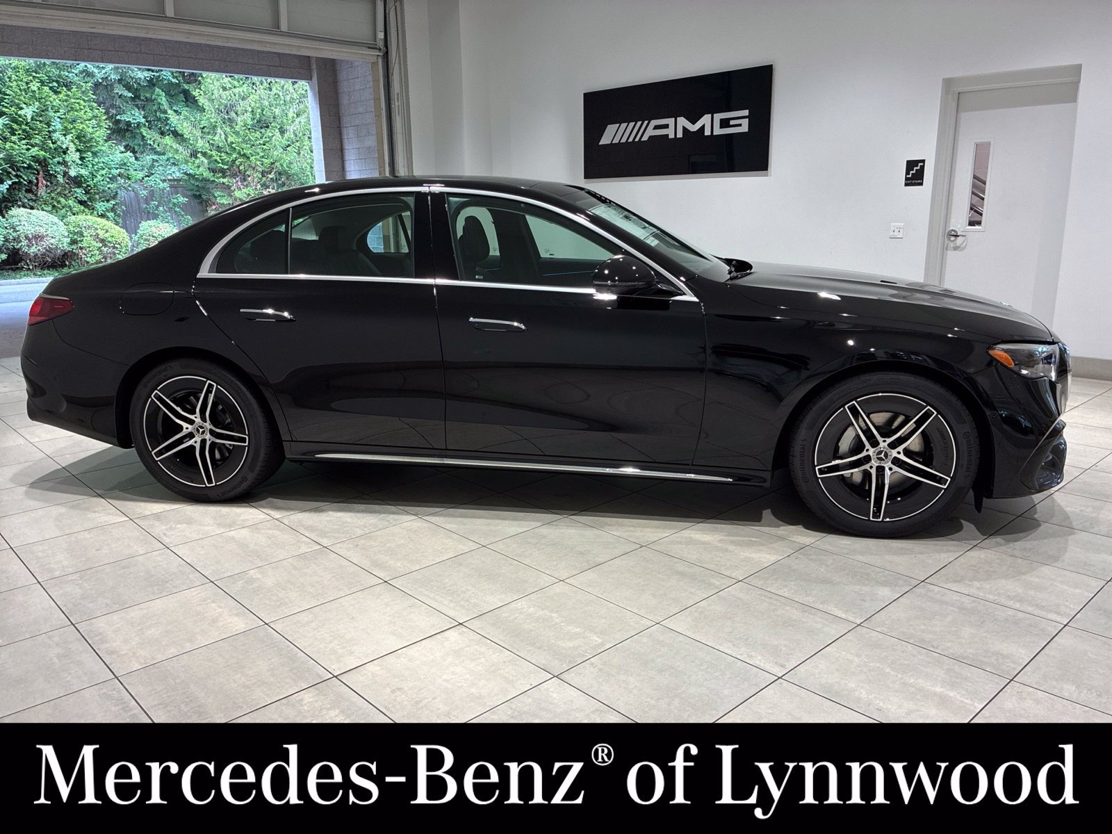 New 2026 Mercedes-Benz E 350 4MATIC Sedan image 2