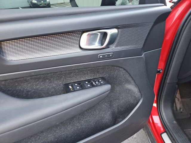 Used 2021 Volvo XC40 T5 R-Design w/ Advanced Package image 29