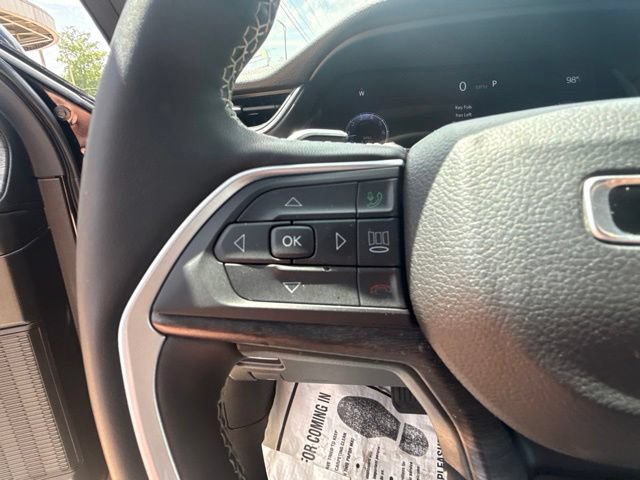 Used 2025 Jeep Grand Cherokee L Limited w/ Black Appearance Package AWD/4WD image 19