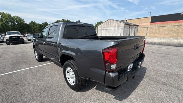 Used 2022 Toyota Tacoma SR image 3