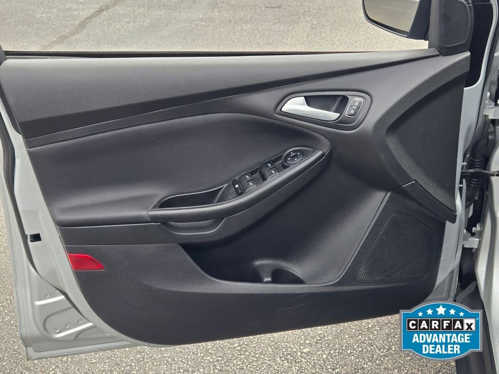 Used 2018 Ford Focus SE FWD image 16