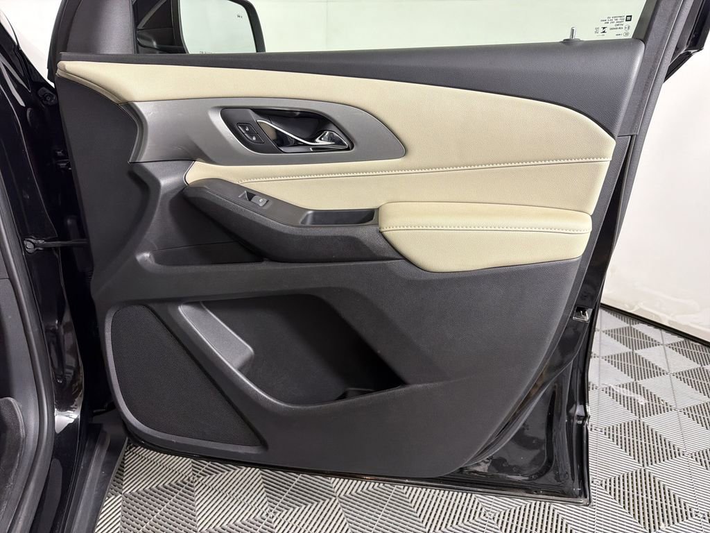 Used 2023 Chevrolet Traverse LS w/ Safety Package image 12
