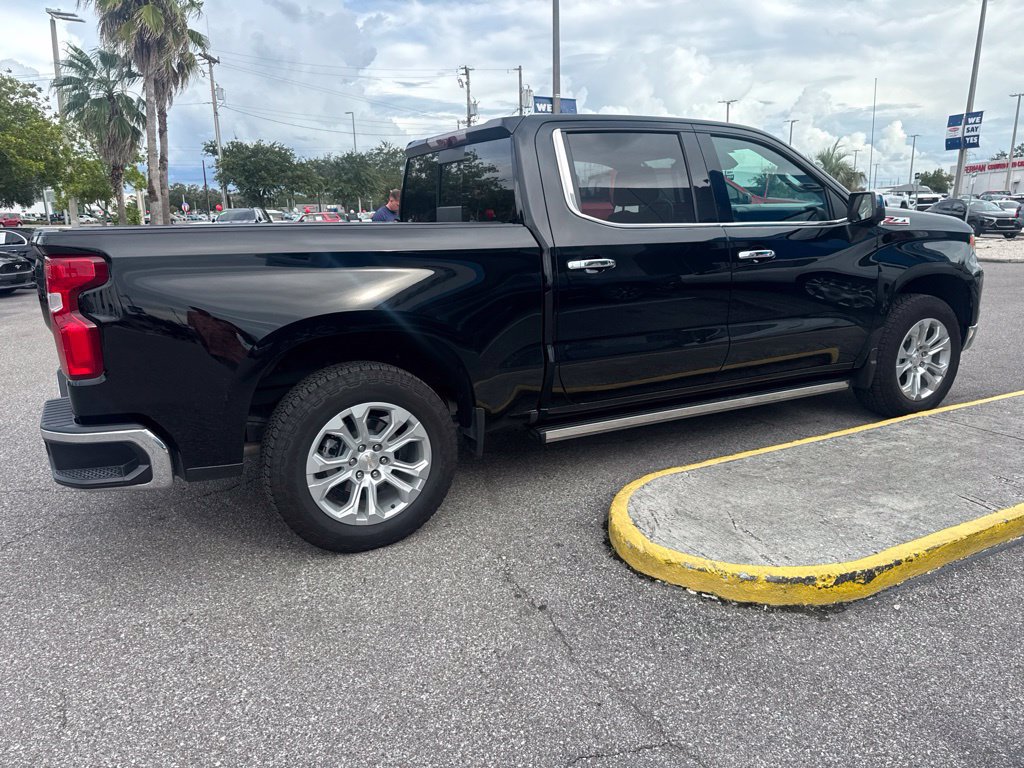 Used 2025 Chevrolet Silverado 1500 LTZ w/ LTZ Premium Package AWD/4WD image 5