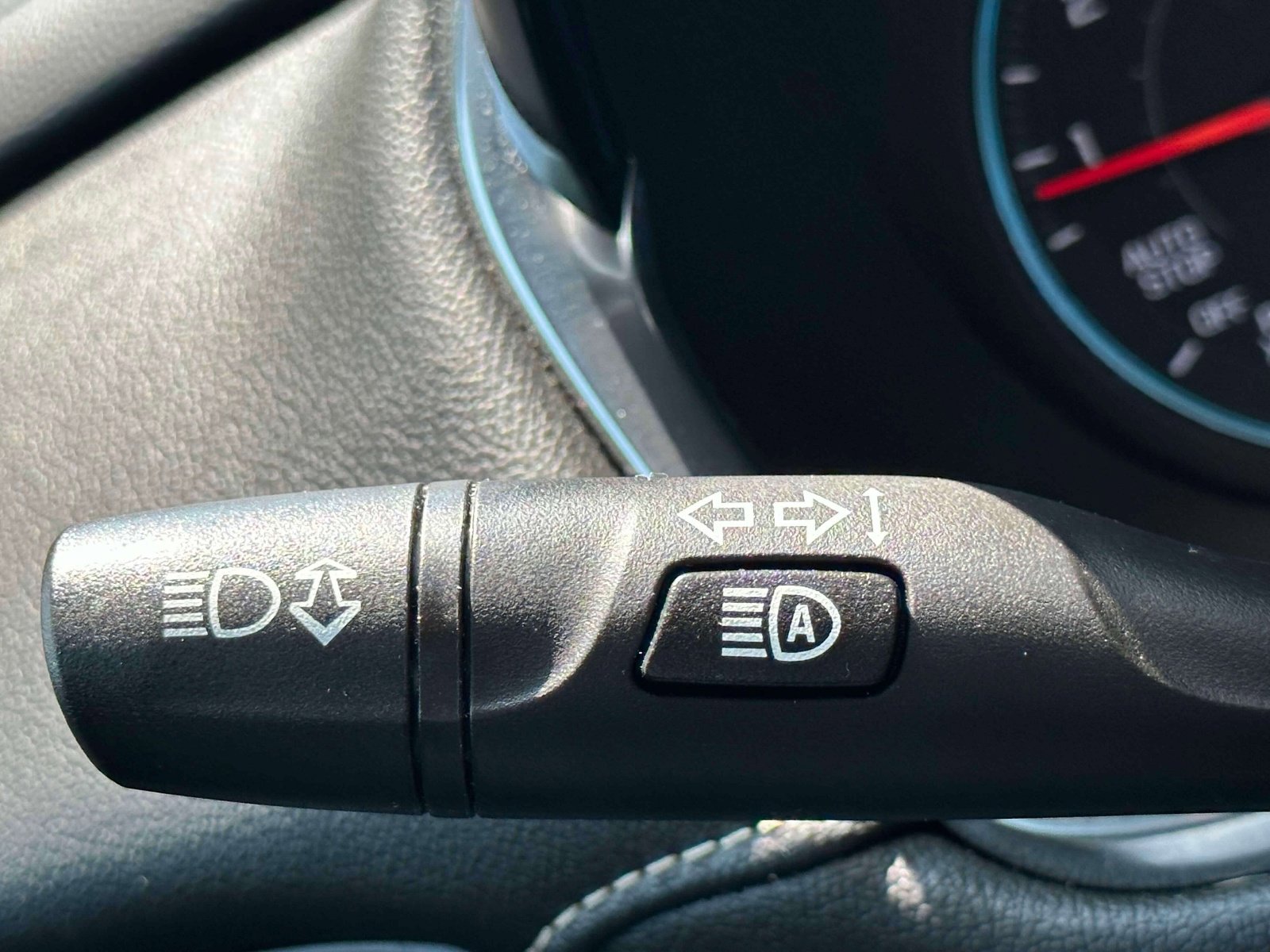 Used 2023 Chevrolet Traverse LT image 12