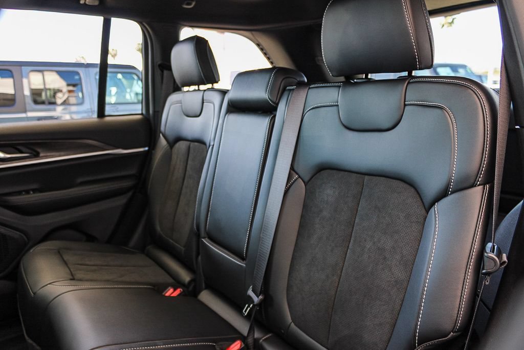 New 2026 Jeep Grand Cherokee Altitude RWD image 19