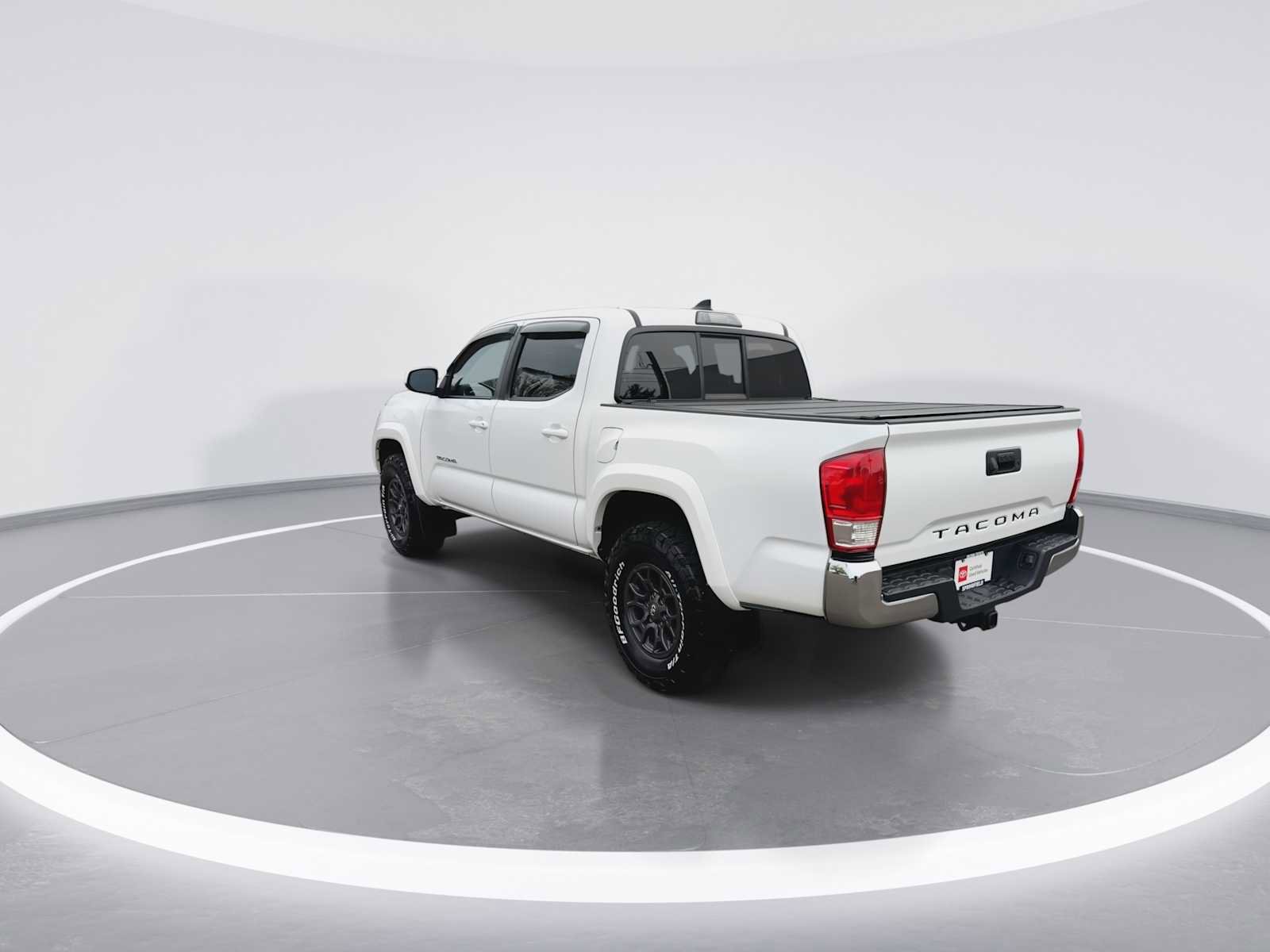 Certified 2017 Toyota Tacoma SR5 w/ Tow Package AWD/4WD image 6