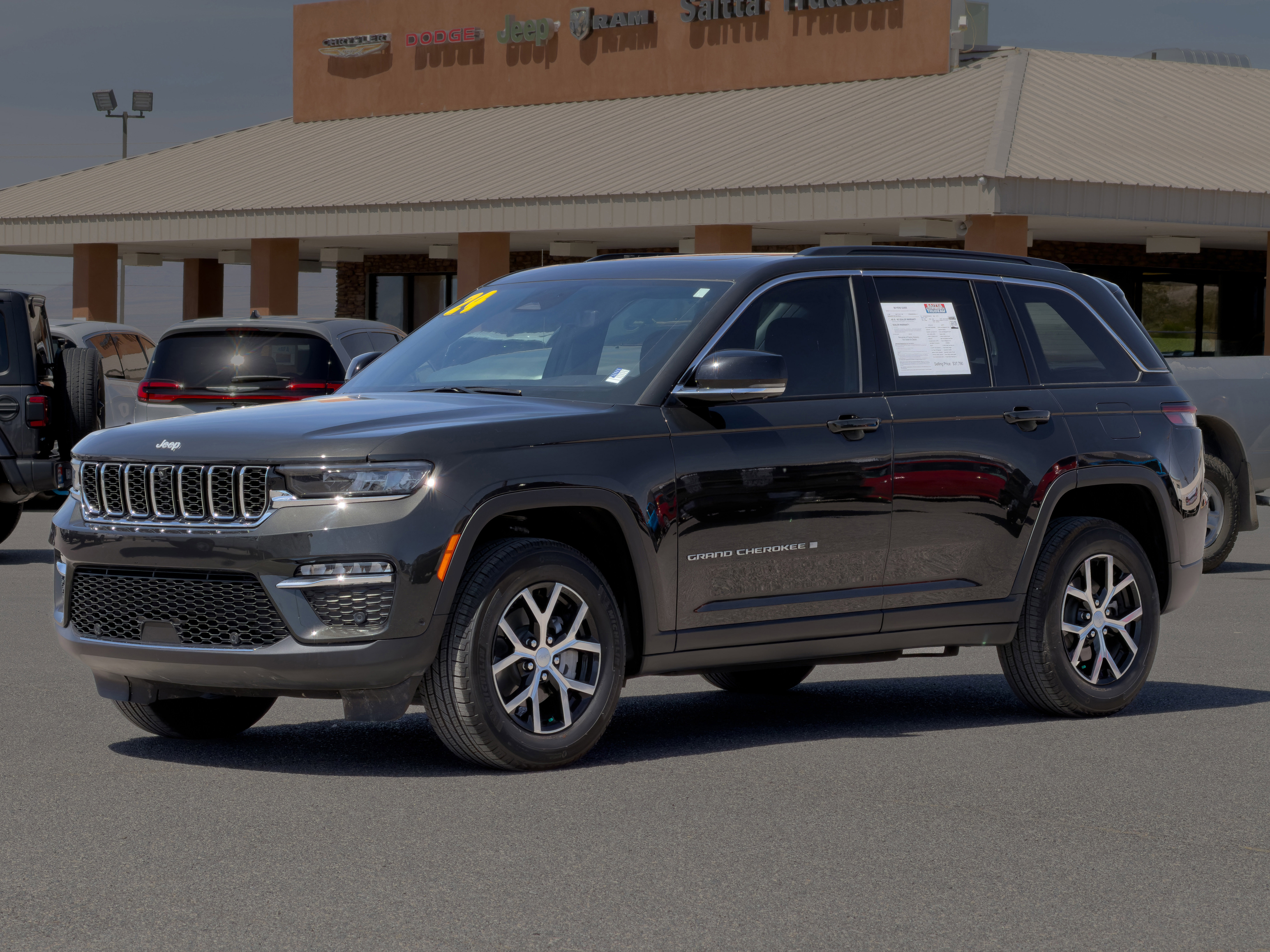 Used 2024 Jeep Grand Cherokee Limited w/ Luxury Tech Group II RWD image 1