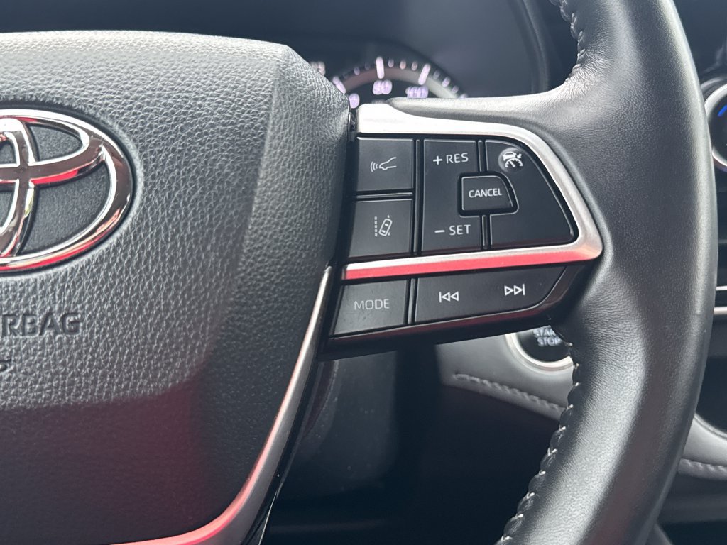 Used 2025 Toyota Highlander LE AWD/4WD image 21