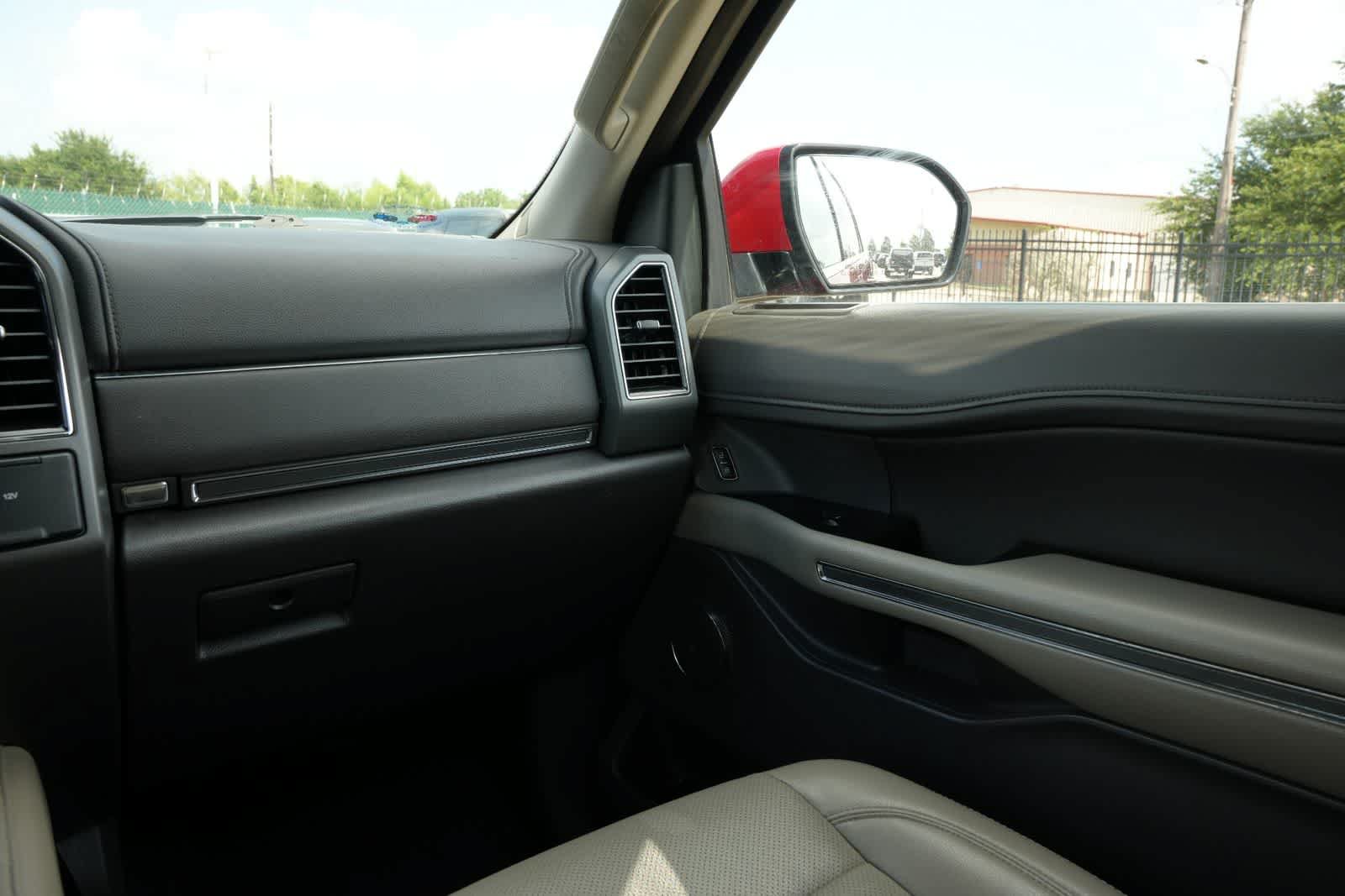 Used 2020 Ford Expedition XLT w/ Equipment Group 202A AWD/4WD image 5