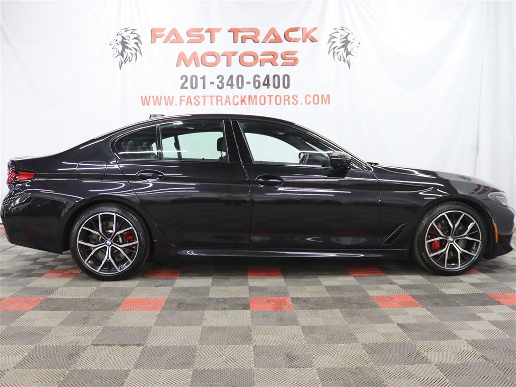 Used 2022 BMW M550i xDrive w/ Executive Package image 6