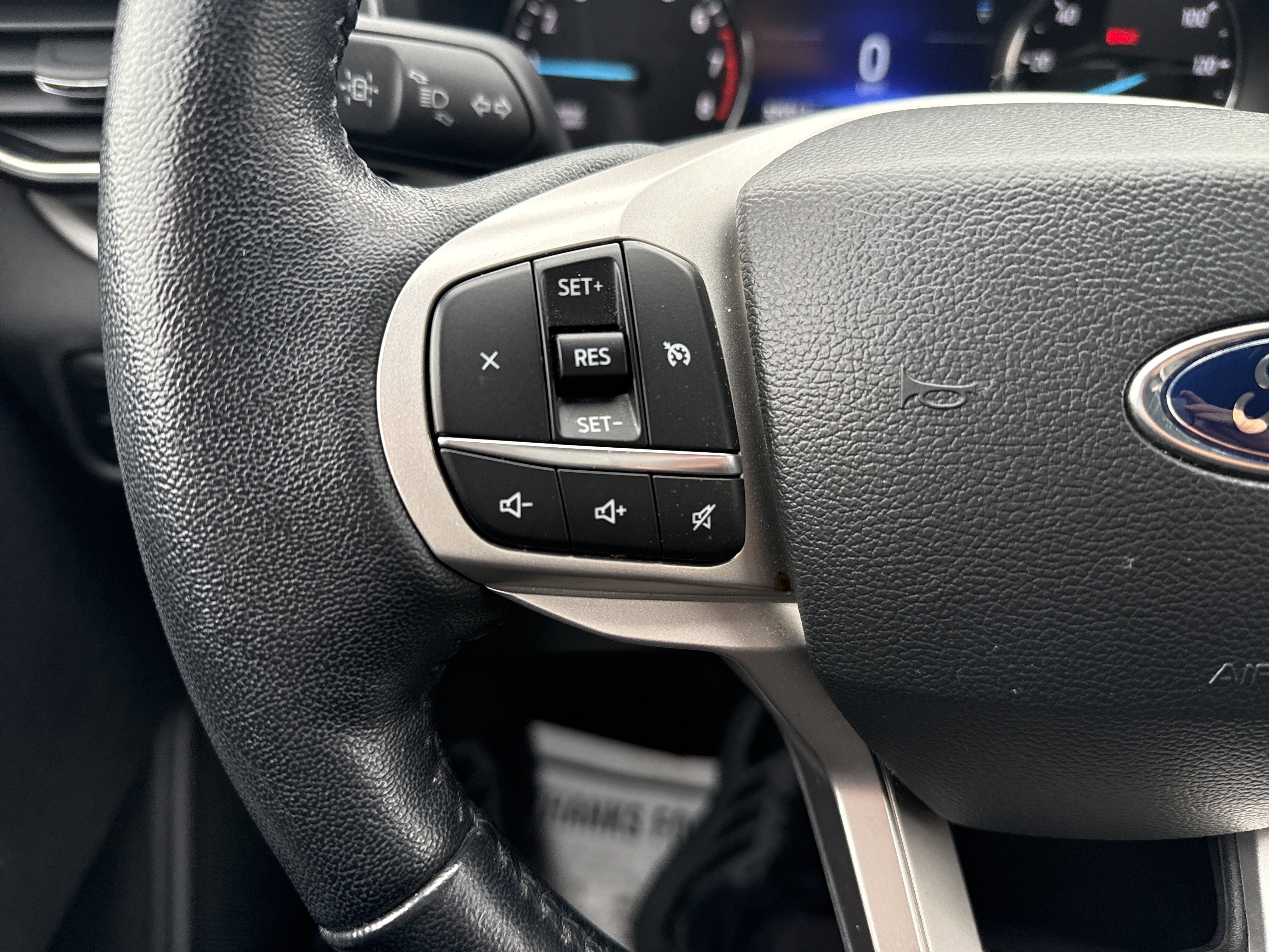 Used 2022 Ford Explorer XLT w/ Equipment Group 202A image 23