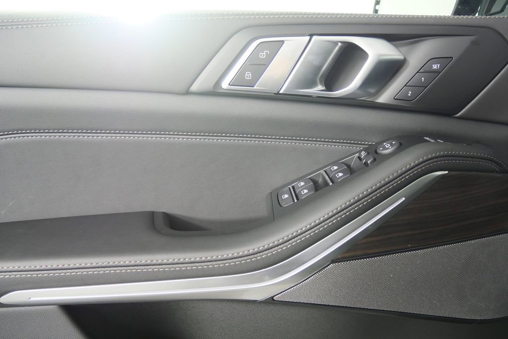 Used 2026 BMW X5 xDrive40i w/ M Sport Package image 8