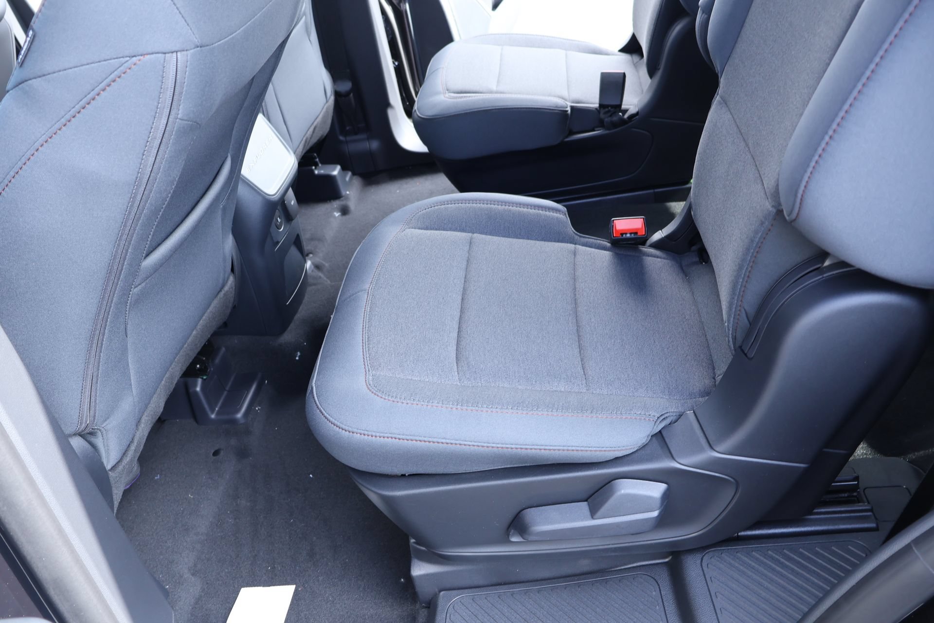 New 2026 Ford Explorer Active RWD image 13
