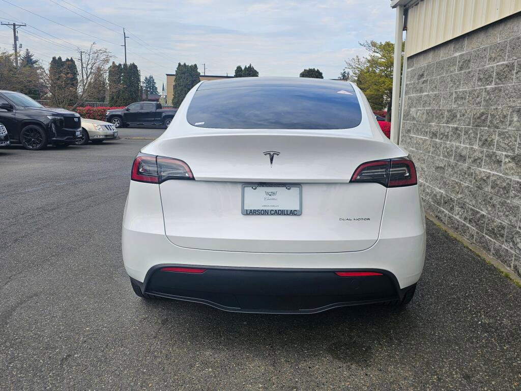 Used 2024 Tesla Model Y Long Range AWD/4WD image 5