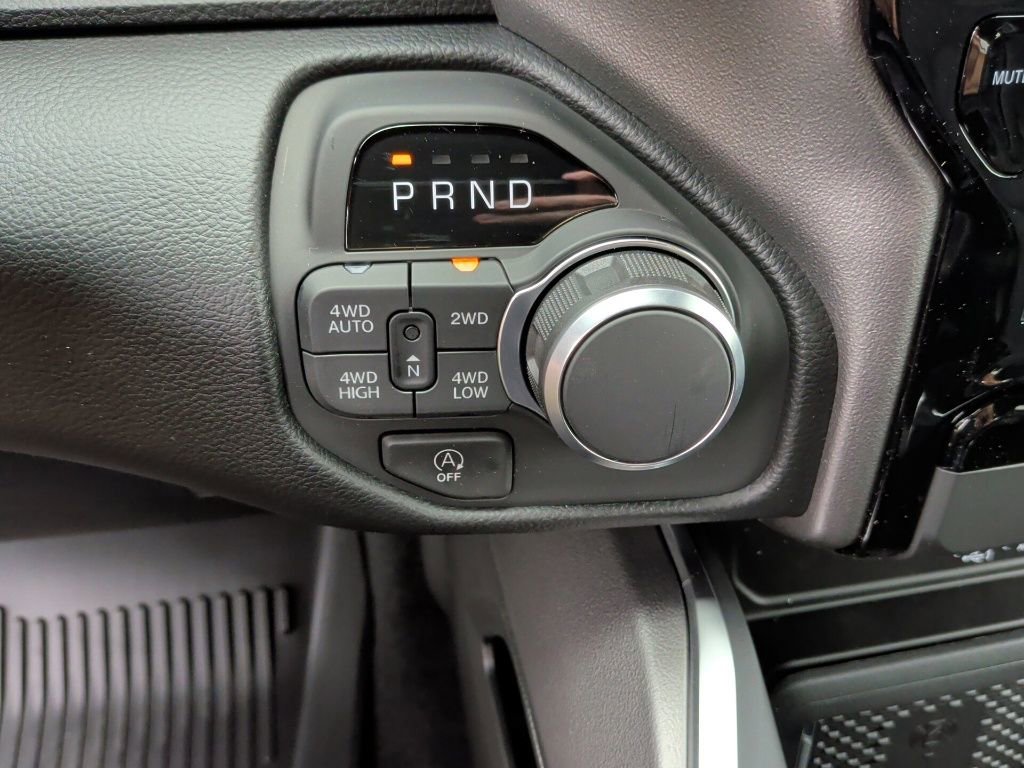 New 2026 RAM 1500 4x4 Crew Cab image 32