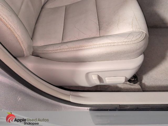 Used 2016 Toyota Camry XLE w/ Moonroof Package image 39