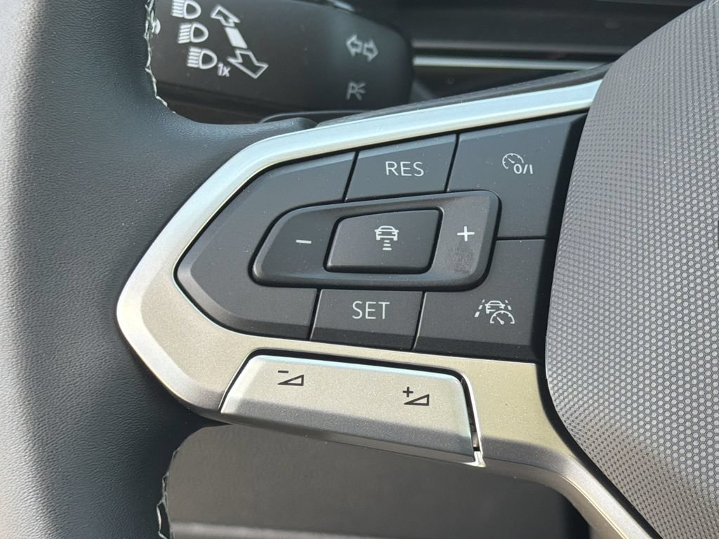 New 2026 Volkswagen Atlas SE FWD image 17