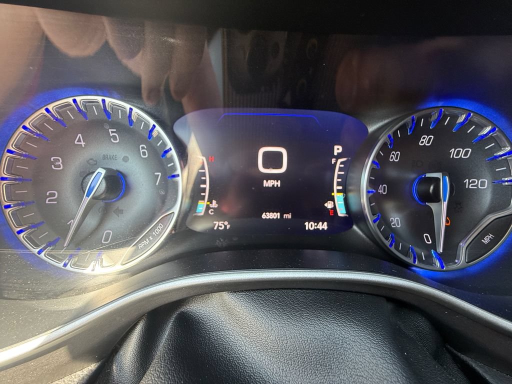 Used 2024 Chrysler Pacifica Touring-L FWD image 13