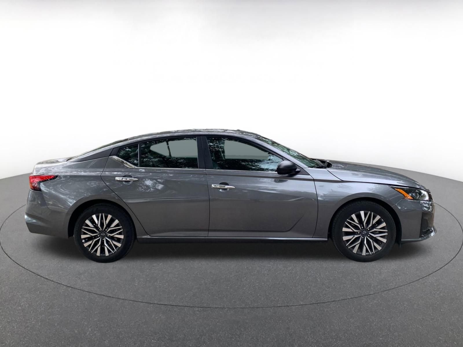 Used 2025 Nissan Altima 2.5 SV image 8