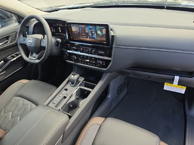 New 2026 Nissan Pathfinder Platinum FWD image 12