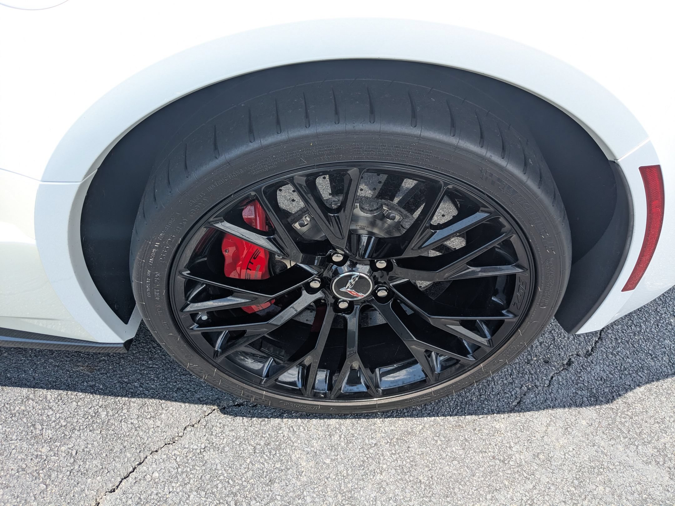 Used 2015 Chevrolet Corvette Z06 w/ 3LZ Preferred Equipment Group RWD image 29