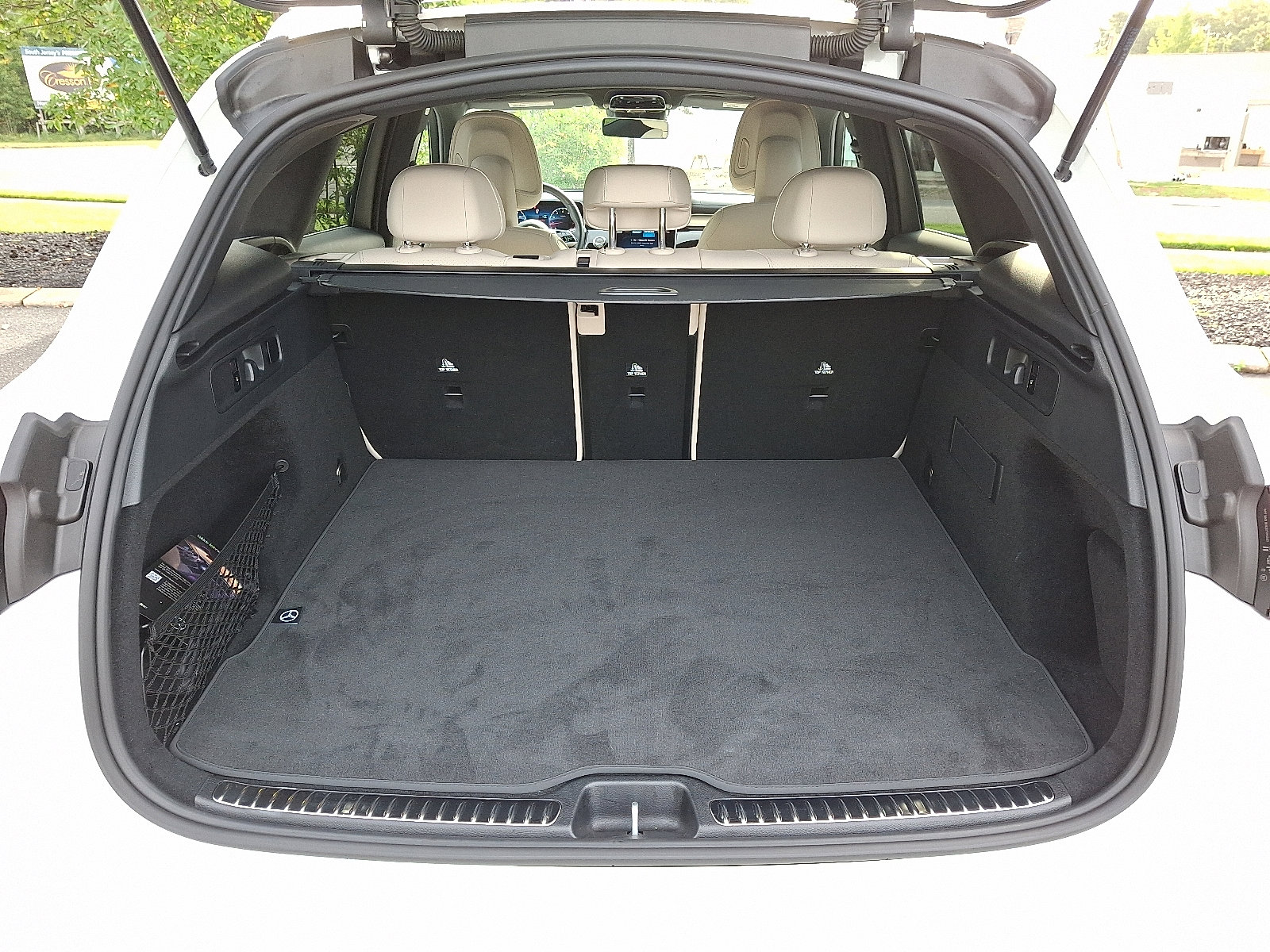 Used 2025 Mercedes-Benz GLC 300 4MATIC image 29