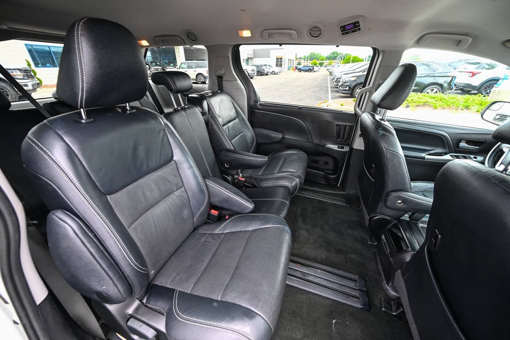 Used 2017 Toyota Sienna SE FWD image 27
