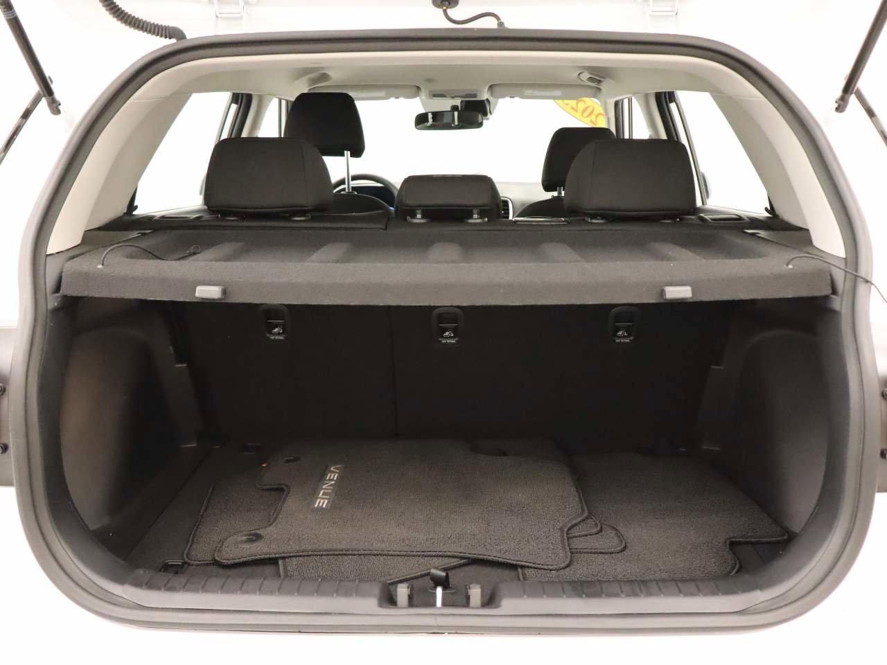 Used 2025 Hyundai Venue SE image 19