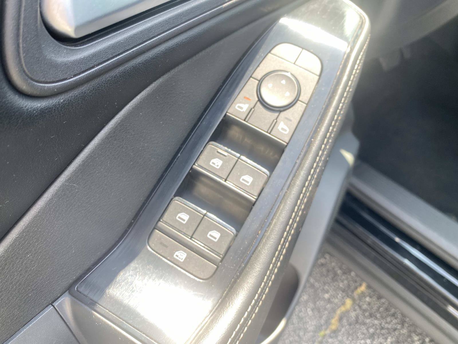 Used 2025 Nissan Rogue SV FWD image 21